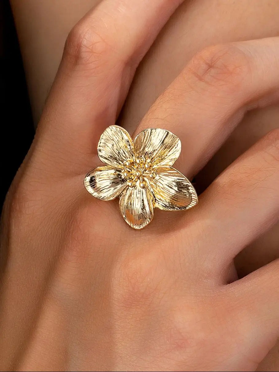 A Women's Ring