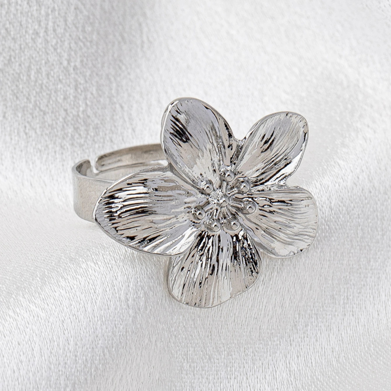 A Women's Ring