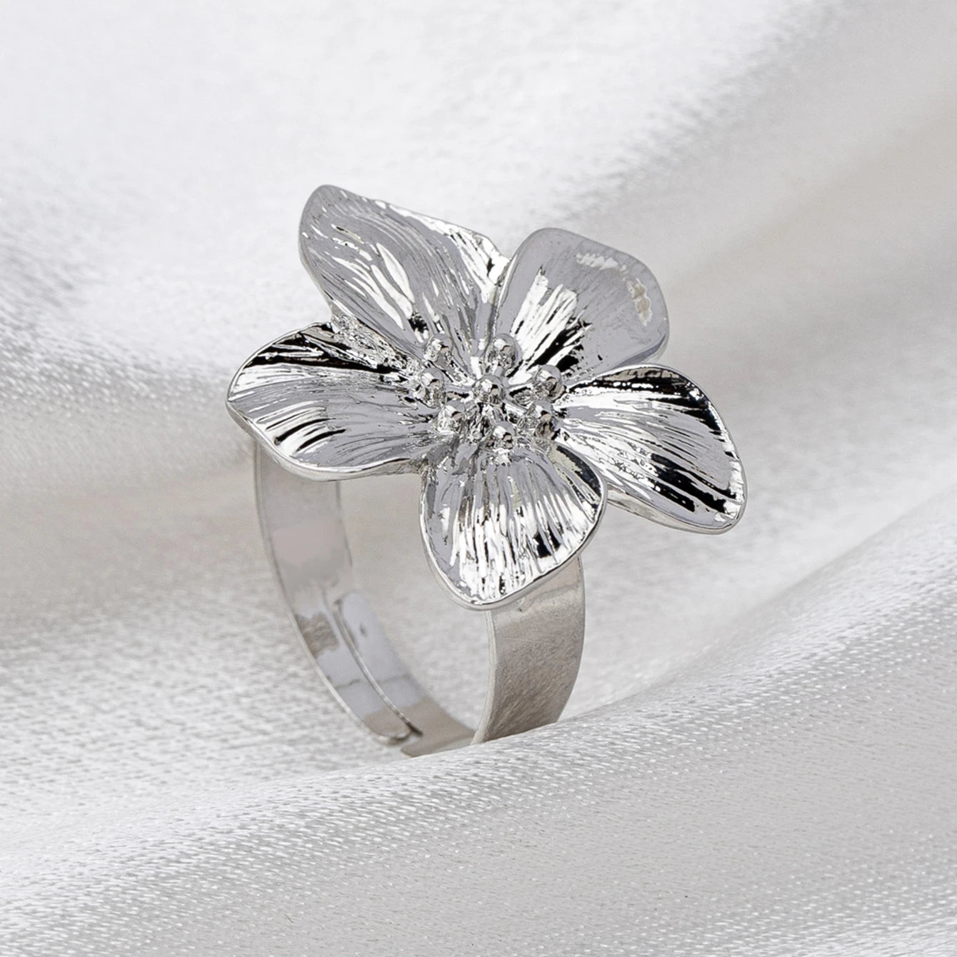 A Women's Ring