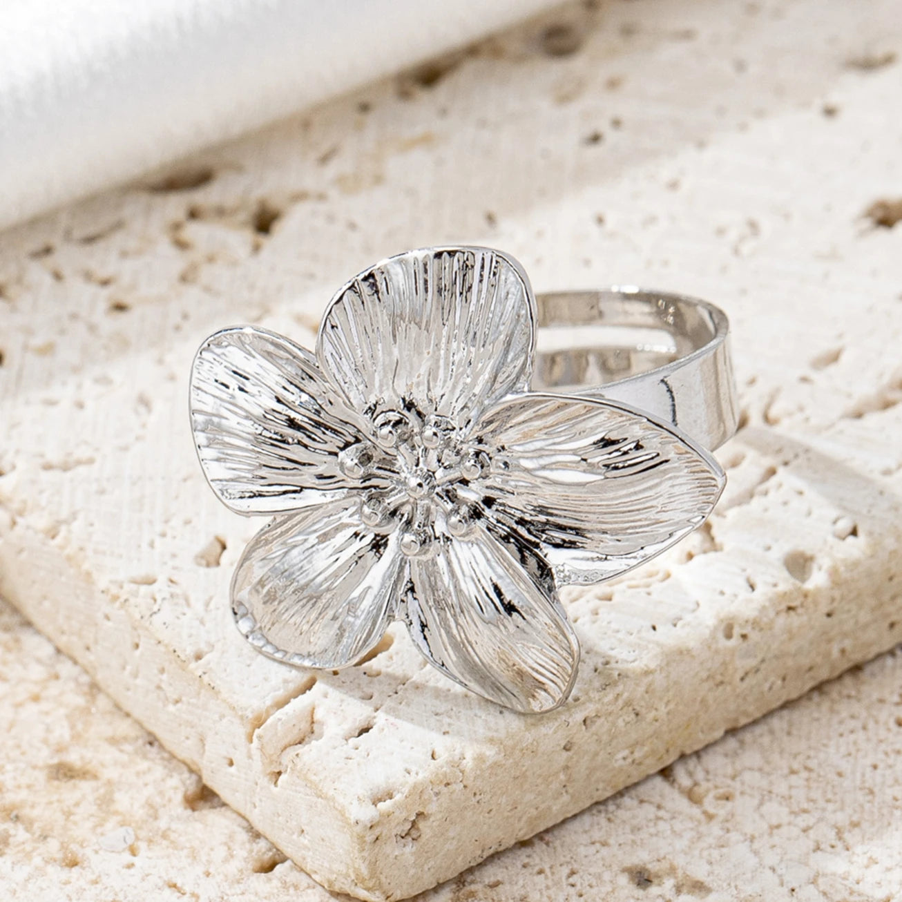A Women's Ring