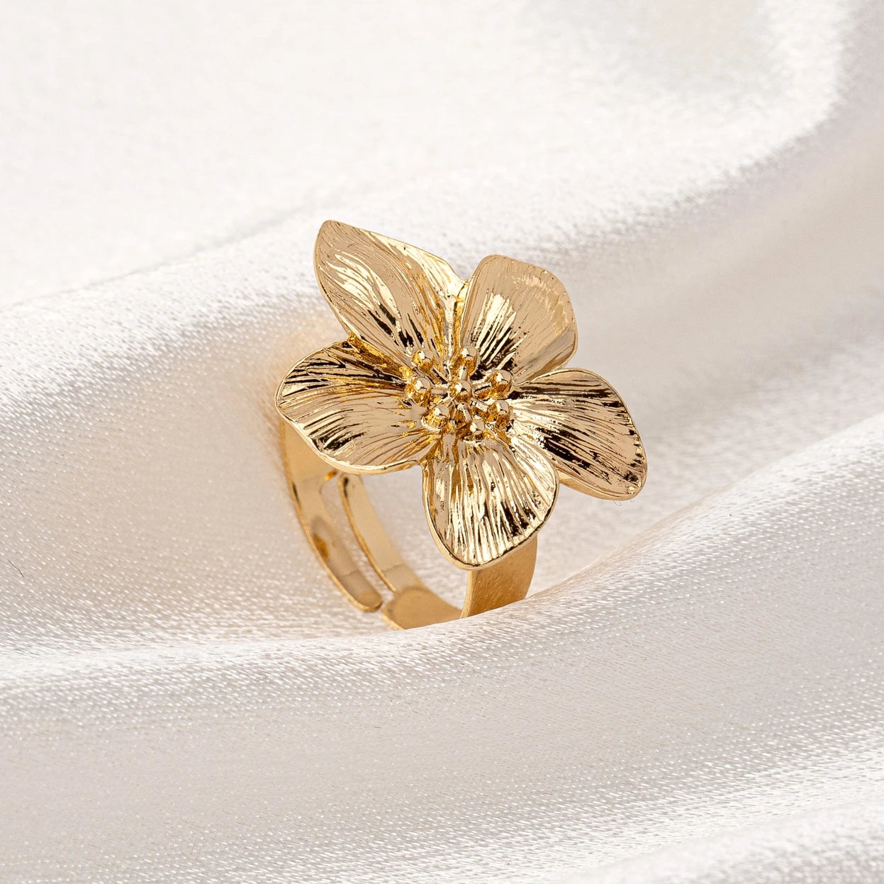 A Women's Ring